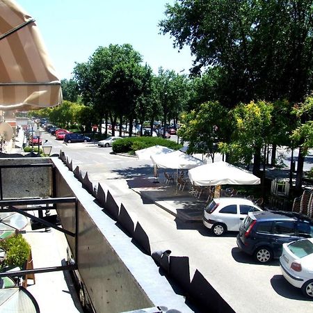 Hostal Santa Marta Montesilvano Exterior foto